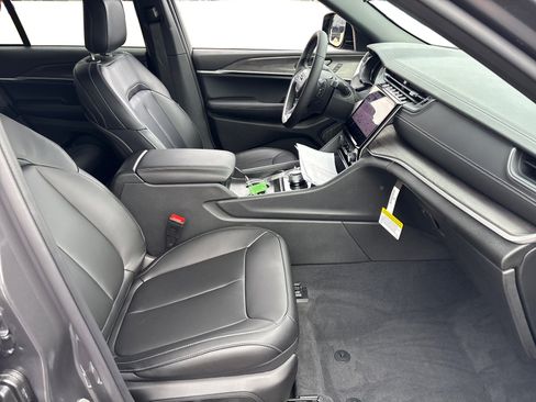 New 2025 Jeep Grand Cherokee Limited w/ Trailer Tow Package image 20