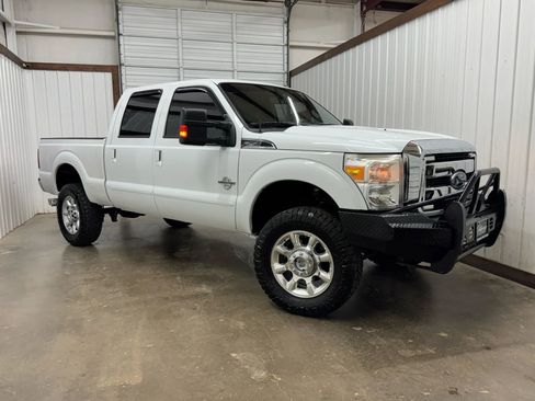 Used 2016 Ford F250 Lariat w/ Lariat Interior Package image 2