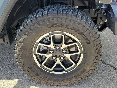 Used 2025 Jeep Gladiator Rubicon AWD/4WD image 7