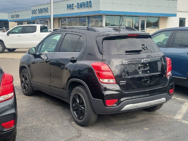 Used 2017 Chevrolet Trax LT w/ LT Convenience Package FWD image 12