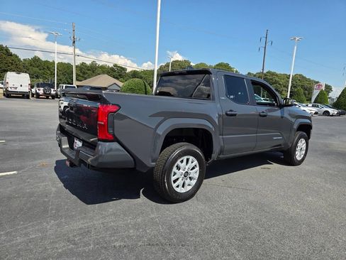 Certified 2025 Toyota Tacoma SR5 AWD/4WD image 12