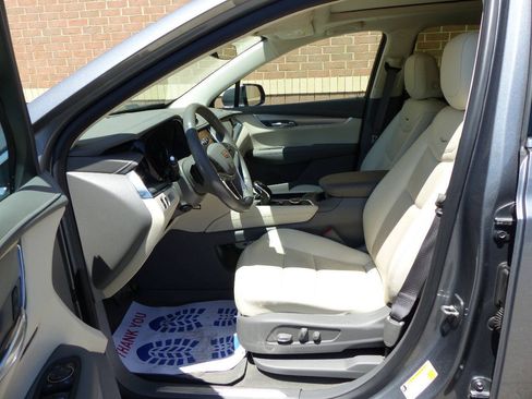 Used 2021 Cadillac XT5 Premium Luxury w/ LPO, Floor Liner Package AWD/4WD image 25