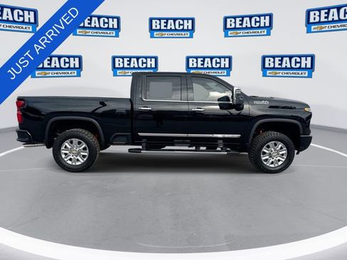 Used 2024 Chevrolet Silverado 3500 High Country w/ High Country Premium Package AWD/4WD image 9
