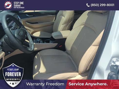 Used 2023 Jeep Grand Cherokee L Limited w/ Luxury Tech Group II AWD/4WD image 12
