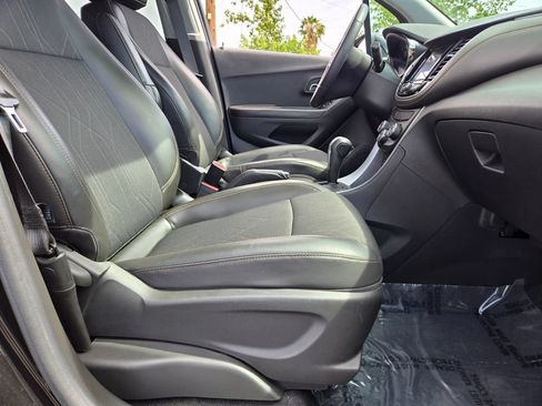 Used 2022 Chevrolet Trax LT w/ LT Convenience Package AWD/4WD image 15