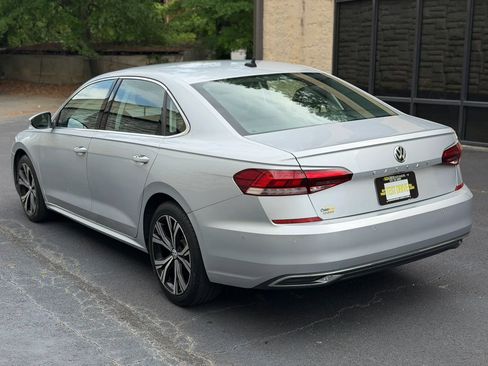 Used 2020 Volkswagen Passat 2.0T SEL FWD image 9