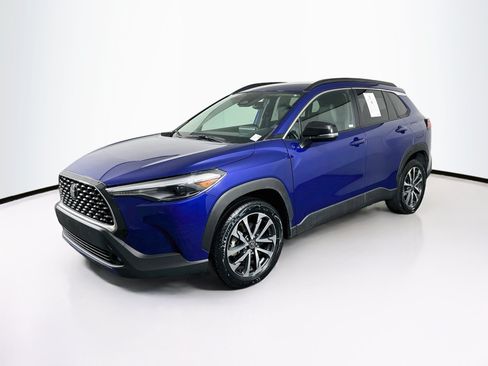 Used 2025 Toyota Corolla Cross XLE FWD image 3