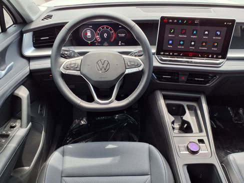 New 2026 Volkswagen Tiguan SE FWD image 14