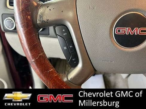Used 2008 GMC Yukon XL SLT w/ SLT Preferred Equipment Group AWD/4WD image 16