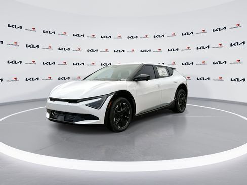 New 2025 Kia EV6 Wind image 4