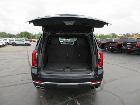 Used 2025 GMC Yukon AT4 w/ AT4 Premium Package AWD/4WD image 8