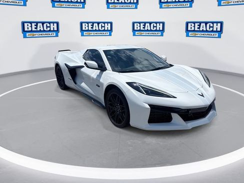 Used 2023 Chevrolet Corvette Z06 RWD image 2