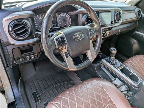 Used 2017 Toyota Tacoma Limited w/ Tow Package AWD/4WD image 10