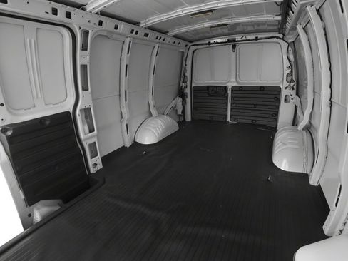 Used 2017 GMC Savana 2500 Extended image 36