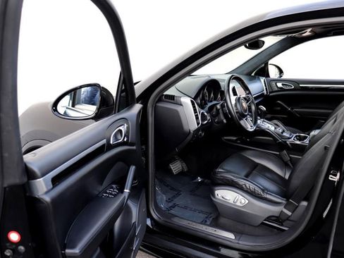 Used 2017 Porsche Cayenne GTS image 2