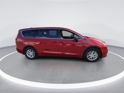New 2026 Chrysler Pacifica Select FWD image 9