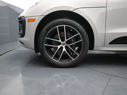 Used 2025 Porsche Macan AWD/4WD image 6