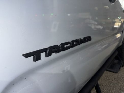 Used 2019 Toyota Tacoma TRD Off-Road image 8