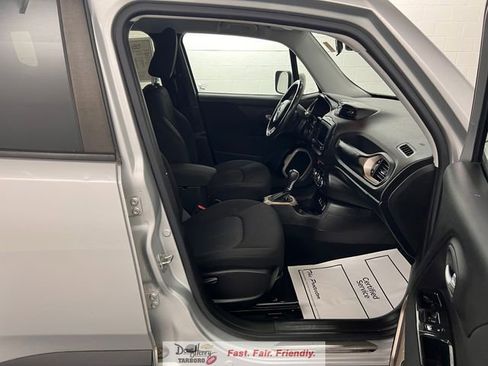Used 2017 Jeep Renegade Latitude FWD image 40