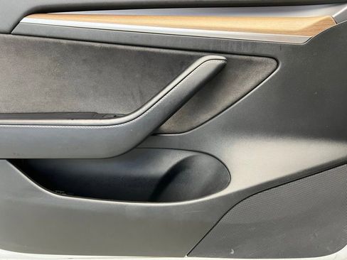 Used 2023 Tesla Model 3 Standard Range image 18