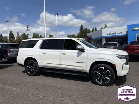 Used 2024 Chevrolet Suburban Premier AWD/4WD image 7