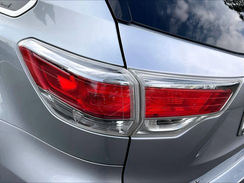 Used 2015 Toyota Highlander XLE image 31