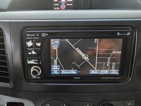 Used 2012 Toyota Sienna LE image 31