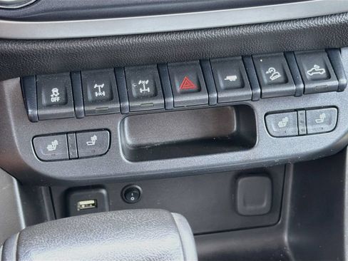 Used 2018 Chevrolet Colorado ZR2 AWD/4WD image 23