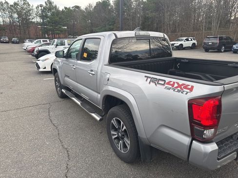Used 2019 Toyota Tacoma SR image 13