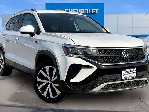 Used 2024 Volkswagen Taos SE image 11