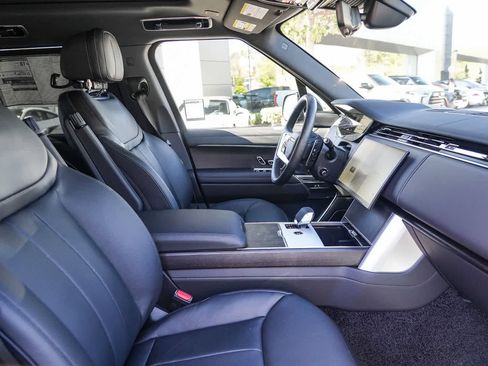 New 2026 Land Rover Range Rover Long Wheelbase SE AWD/4WD image 16
