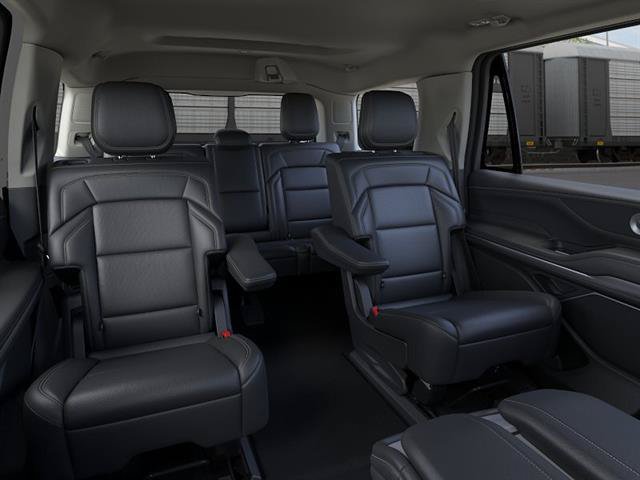 New 2026 Lincoln Navigator Premiere AWD/4WD image 11
