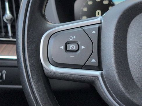 Used 2021 Volvo XC60 T6 Momentum w/ Premium Package AWD/4WD image 23