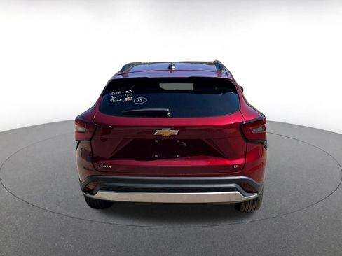 Used 2025 Chevrolet Trax LT FWD image 12