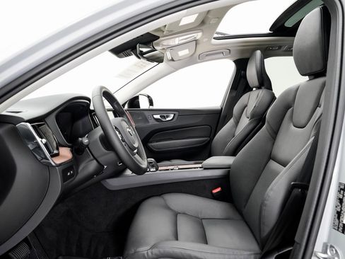 Used 2024 Volvo XC60 T8 Plus image 6