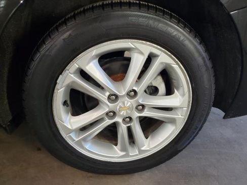 Used 2017 Chevrolet Cruze LT FWD image 5