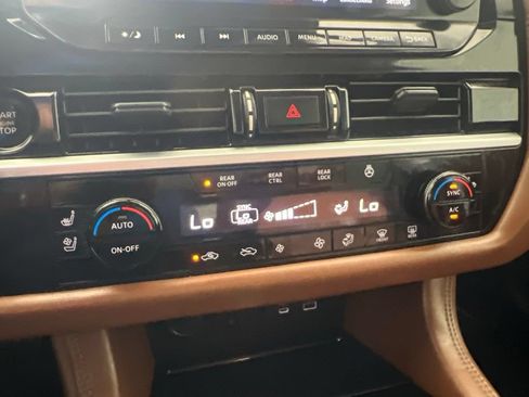 Used 2025 Nissan Pathfinder Platinum AWD/4WD image 19