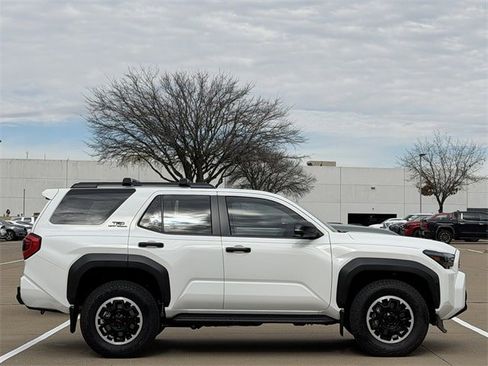 Certified 2025 Toyota 4Runner TRD Off-Road Premium image 3