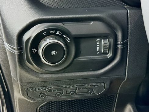 Used 2025 Jeep Wrangler Unlimited Rubicon AWD/4WD image 10
