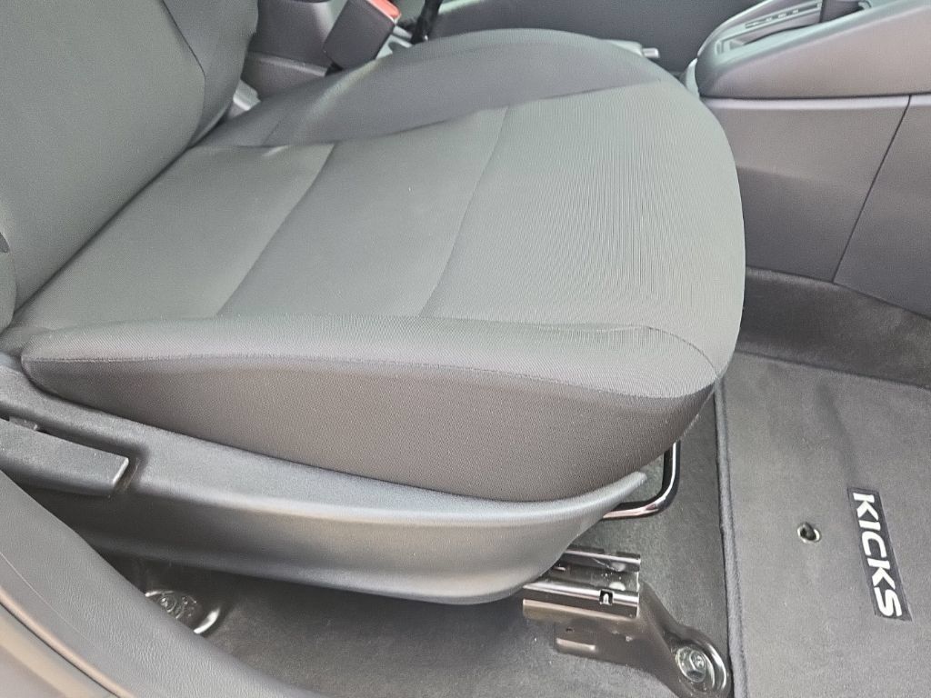 Used 2025 Nissan Kicks Play S FWD image 17