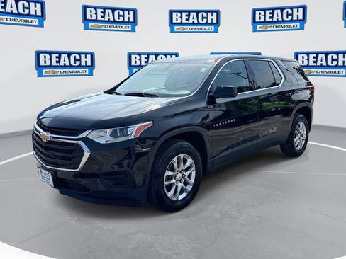 Used 2020 Chevrolet Traverse LS FWD image 1