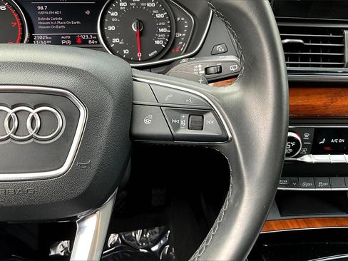 Used 2023 Audi Q5 2.0T Premium w/ Convenience Package image 12