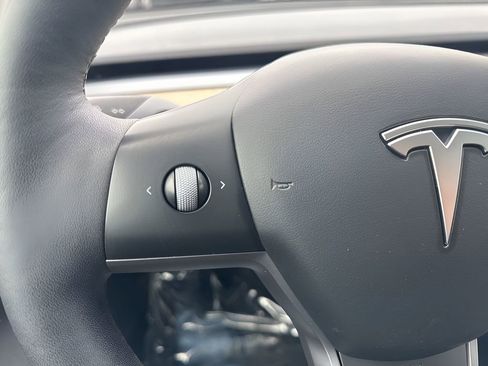 Used 2023 Tesla Model 3 Standard Range image 15