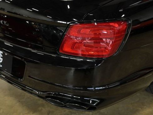 Used 2024 Bentley Flying Spur V8 AWD/4WD image 12