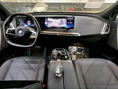 Used 2024 BMW iX xDrive50 w/ Sport Package AWD/4WD image 17