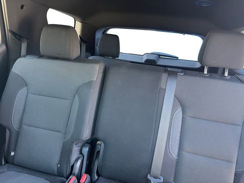 Used 2022 Chevrolet Traverse LT image 13