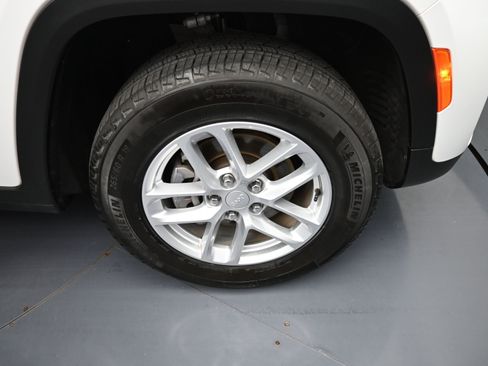 Used 2025 Jeep Grand Cherokee Laredo X image 27