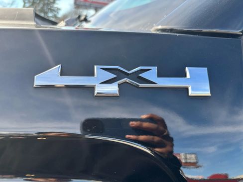 Used 2018 GMC Sierra 1500 SLT w/ SLT Premium Package image 3