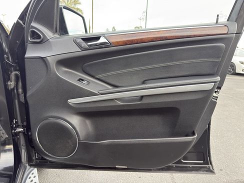 Used 2012 Mercedes-Benz GL 550 4MATIC image 15