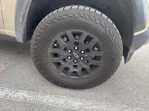 Used 2023 Chevrolet Colorado Trail Boss w/ Technology Package image 3